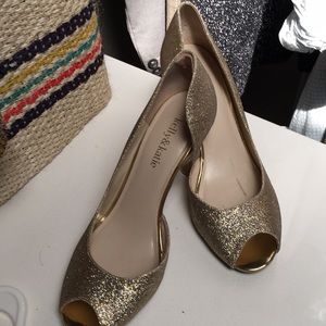 Kelly & Kate 7.5 glitter gold peep toes